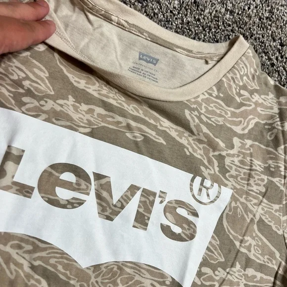 Levi's Beige Graphic T-Shirt Camo - Picture 3 of 4